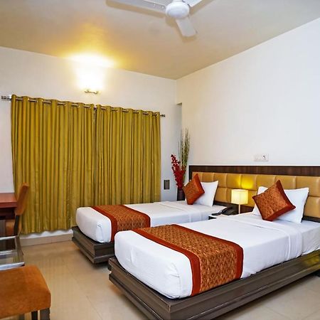 Hotel Pooja Palace Нью-Дели Экстерьер фото