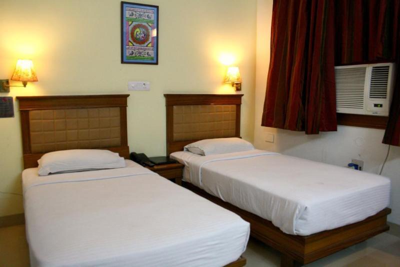 Hotel Pooja Palace Нью-Дели Экстерьер фото