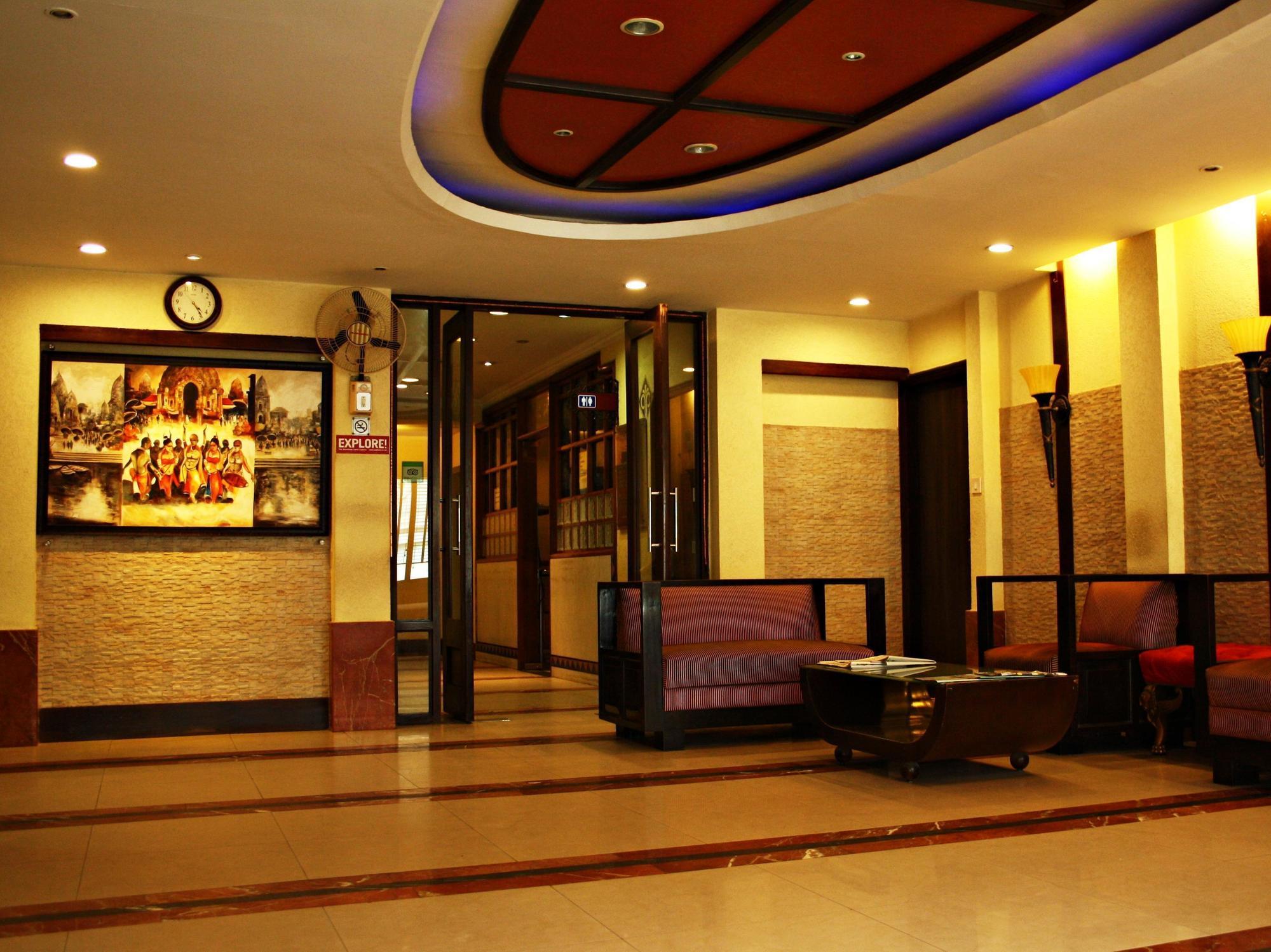 Hotel Pooja Palace Нью-Дели Экстерьер фото
