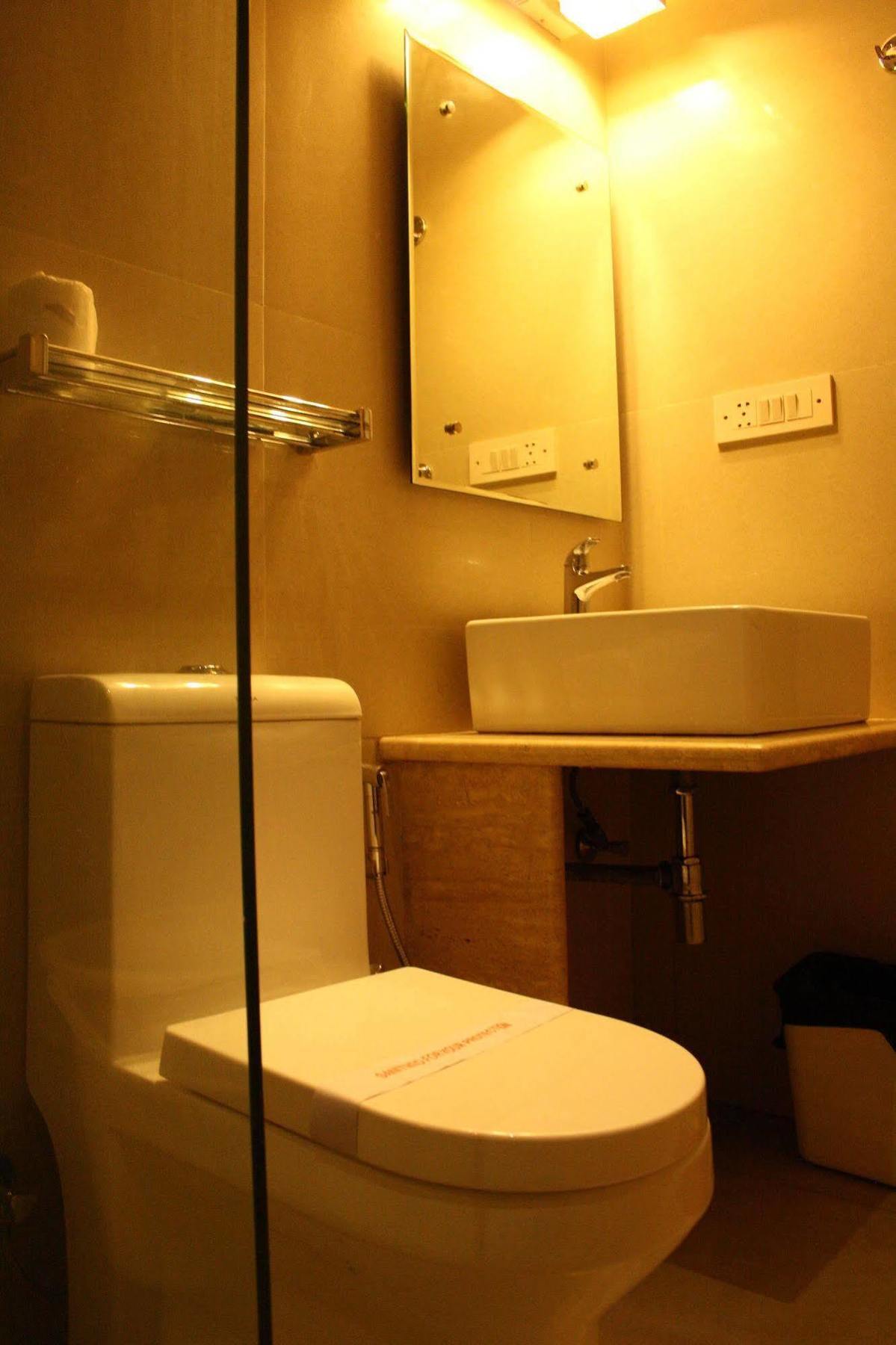 Hotel Pooja Palace Нью-Дели Экстерьер фото