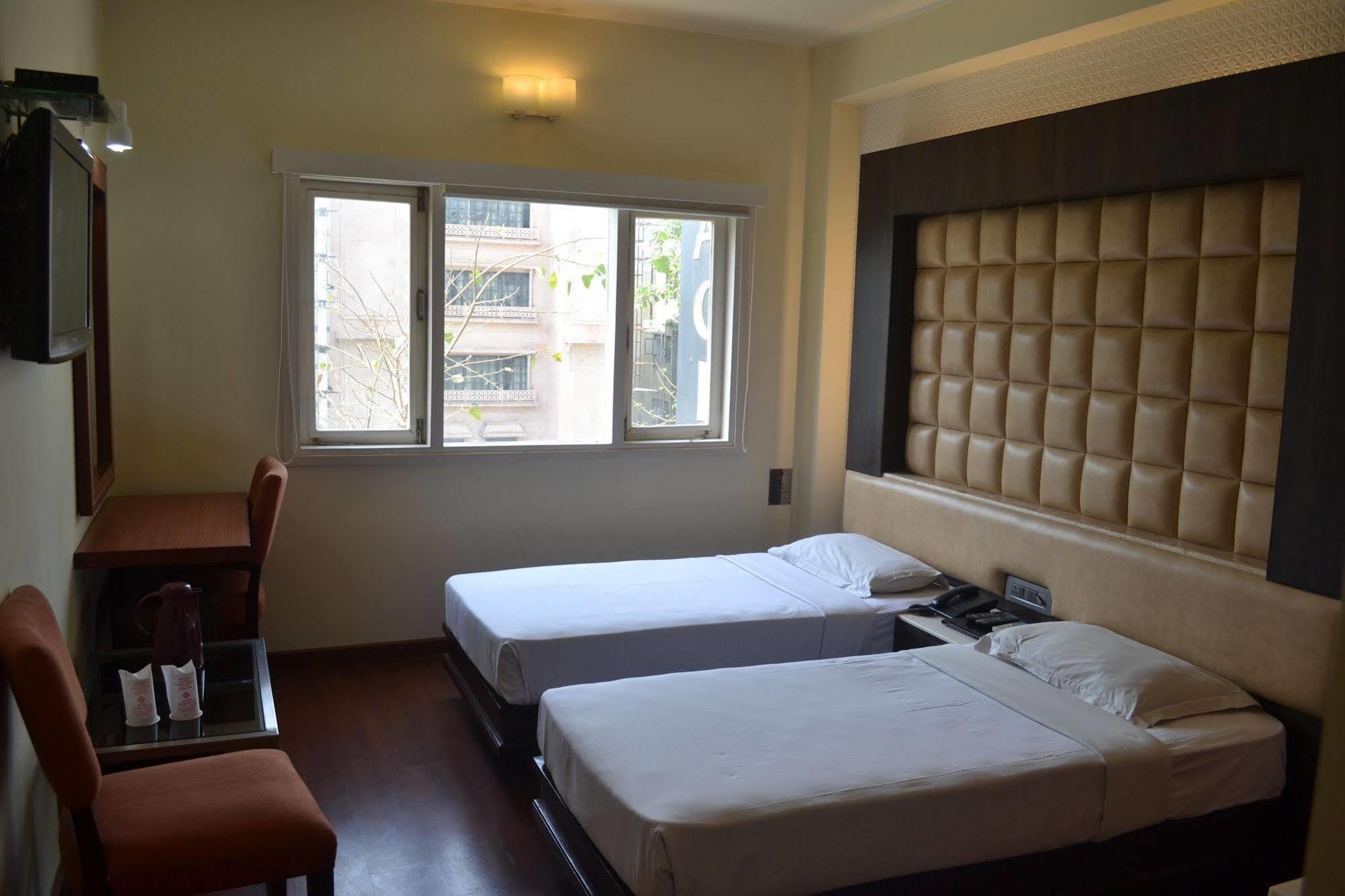 Hotel Pooja Palace Нью-Дели Экстерьер фото