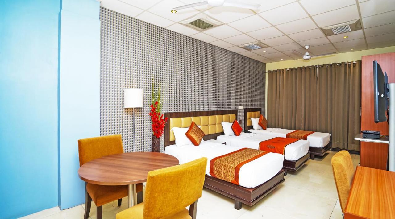 Hotel Pooja Palace Нью-Дели Экстерьер фото