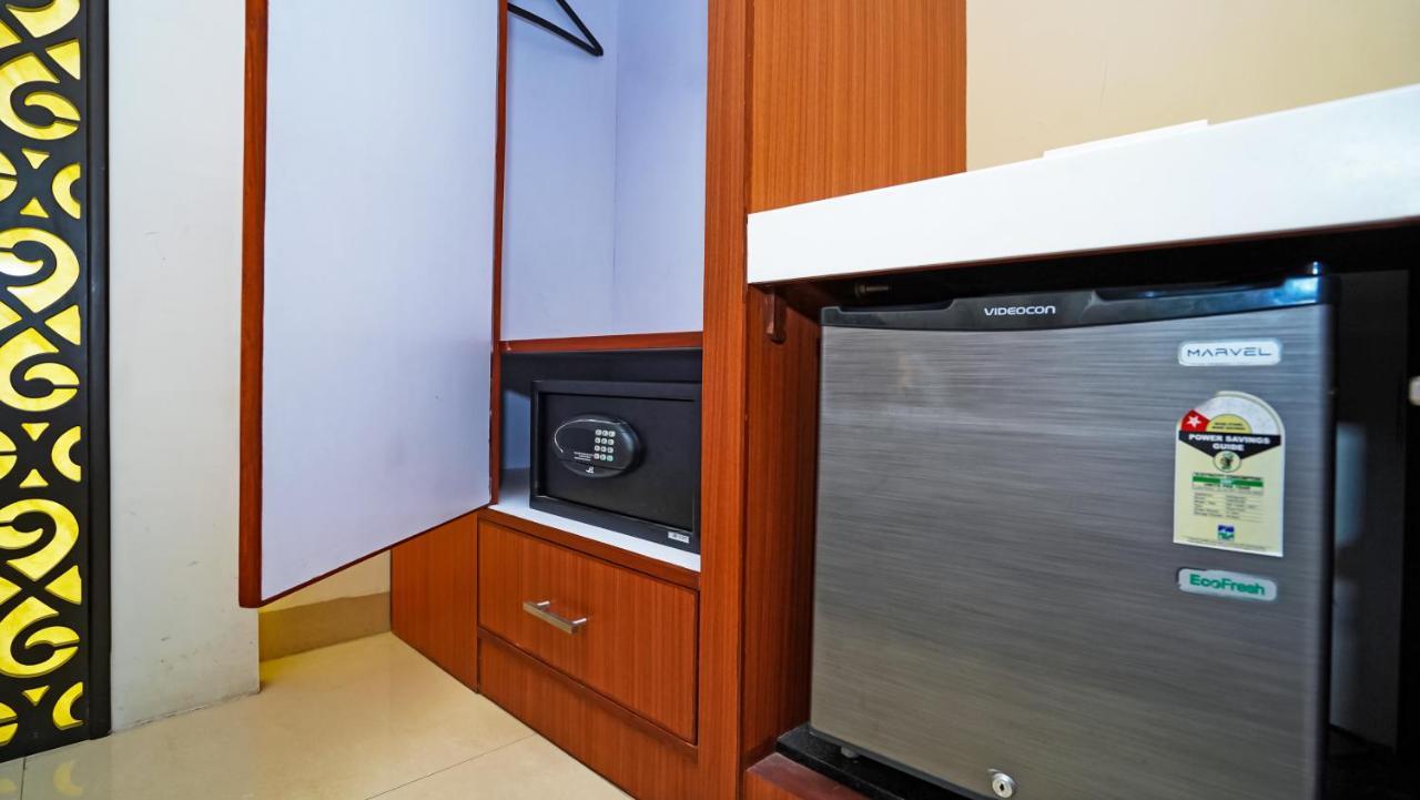 Hotel Pooja Palace Нью-Дели Экстерьер фото