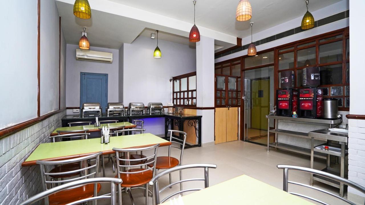 Hotel Pooja Palace Нью-Дели Экстерьер фото