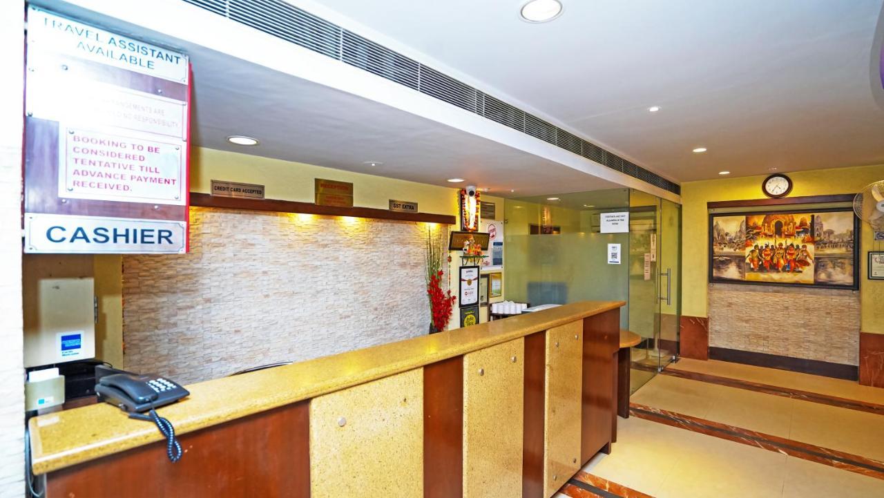 Hotel Pooja Palace Нью-Дели Экстерьер фото